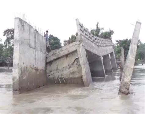 Bridge collapses in Bihar's Kishanganj following rise in water levels ...