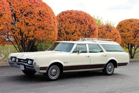1967 Oldsmobile Vista Cruiser | Midwest Car Exchange