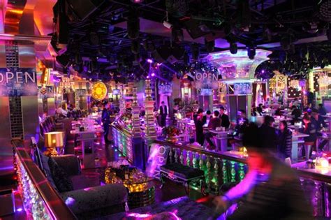 酒吧狂欢派对热烈现场高清图片下载-正版图片501560540-摄图网