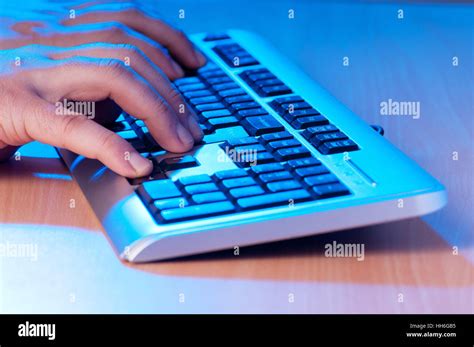 Offiice Hands Computer 的图像结果