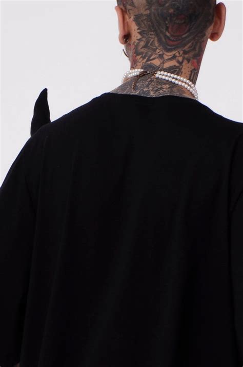 The Devil Wears Huemn T-Shirt 2.0 (Black) – HUEMN