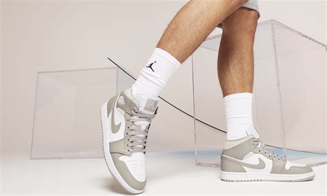 Air Jordan 1 Mid Shoes. Nike IN