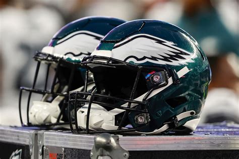 Eagles' Lane Johnson suffers lower-body injury against Packers - nj.com
