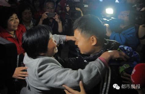 催泪视频！失散23年，徐州聋哑小伙终于回家！高铁站母子相见抱头痛哭