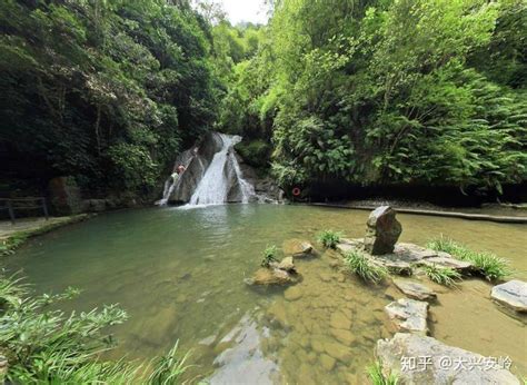 桂林有全國唯一可以攀爬的瀑布，玩過的遊客會濕身，但是很刺激 | 尋夢新聞