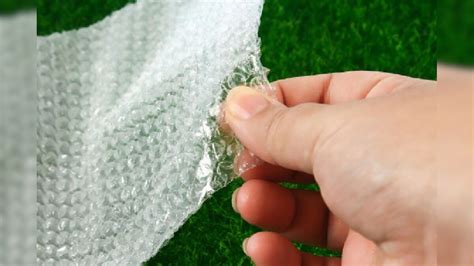 உடைத்து விளையாடும் இந்த Bubble Wrap.. உண்மையில் எதற்காக ...