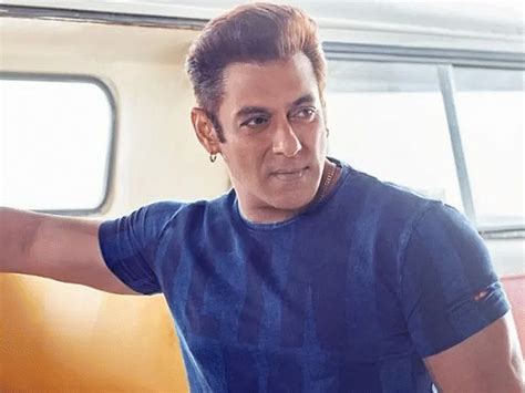 Akshay Kumar clarifies early exit from BB 18 finale