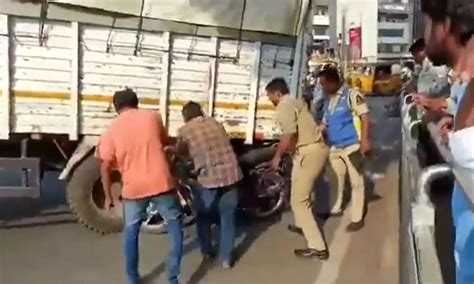 Hyderabad: హబ్సిగూడలో డీసీఎం వ్యాన్‌ బీభత్సం.. వీడియో | Hyderabad ...