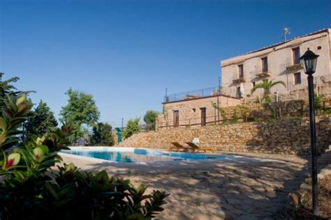 AGRITURISMO POGGIO AUREO (Tusa) - Farmhouse Reviews & Photos - Tripadvisor