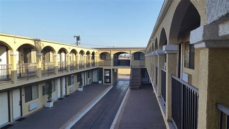 RODEWAY INN & SUITES (Inglewood) - Hotel Reviews & Photos - Tripadvisor