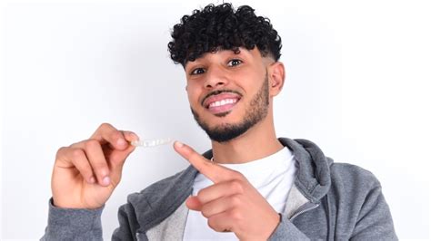 How To Properly Clean Retainers | Colgate® IN