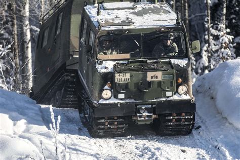 Alaska paratroopers master winter operations at SUSV driver's training ...