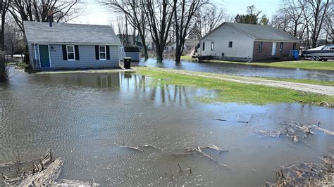 Heavy rain brings flooding in metro-Detroit