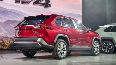 2019 Toyota RAV4 takes on tough new look