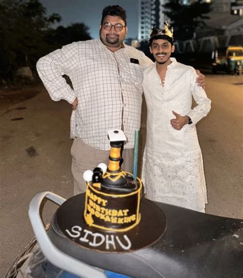 Pour on the criminal's liquor hookah party | સુરતમાં ભાઈલોગની દારૂ ...