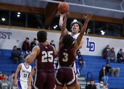 Mechanicsburg boys take on Lower Dauphin in basketball - pennlive.com