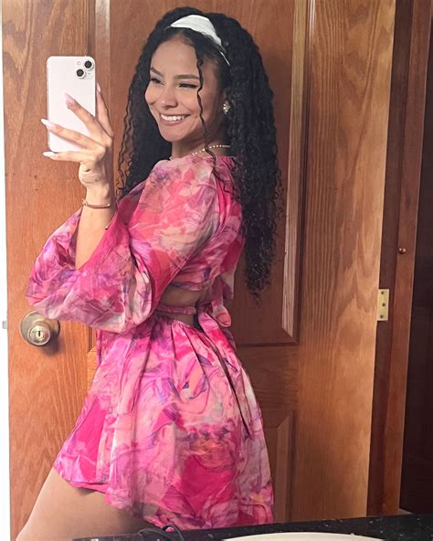 All pink : r/LegalTeens