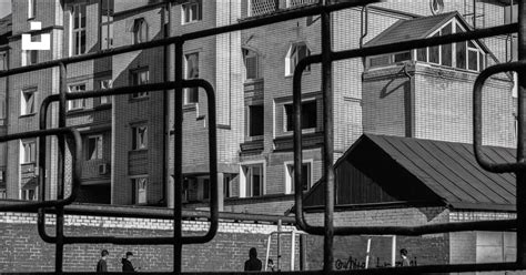 People Standing Outside 的图像结果