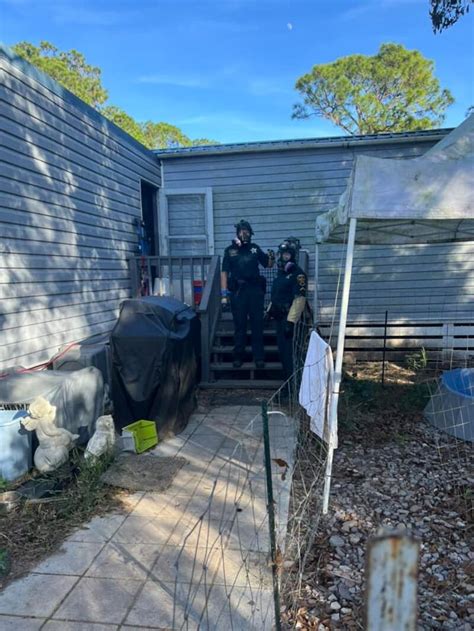 Frostproof: Animal neglect hoarder rescue - WFTV