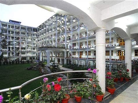 Era's Lucknow Medical College and Hospital, Lucknow - Admissions ...