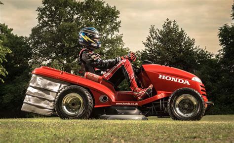 Honda, il tosaerba più veloce del mondo