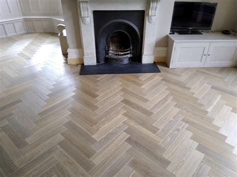 Oak parquet herringbone floor