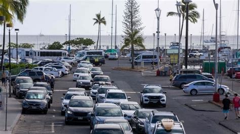 Hawaii tsunami warning: Woman stays in condo with daughter, unwilling ...