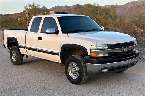 2002 Chevrolet Silverado LS 2500HD 4WD VIN: 1GCHK29G62E119461 for Sale - Cars & Bids