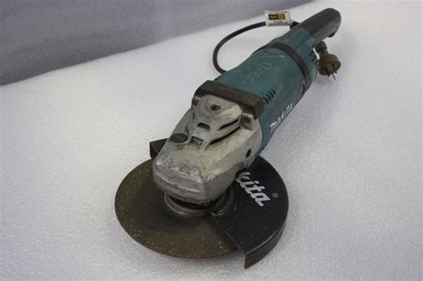 Makita GA9040S 230mm 9″ Inch Angle Grinder – 240V 10A – AusChoice