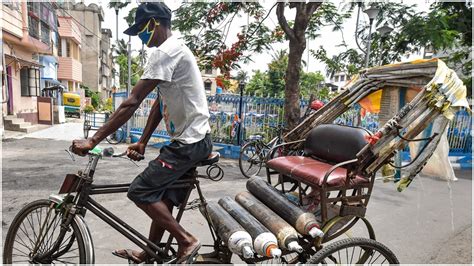 Rickshaw puller approaches cops after receiving IT notice asking him to ...