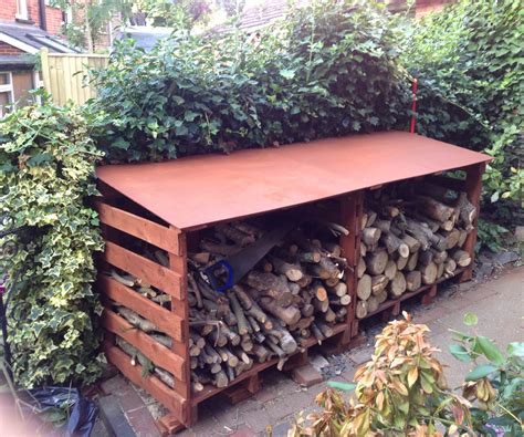 Pallet Woodstore | Outdoor firewood rack, Firewood shed, Firewood storage