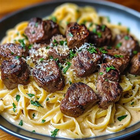 Indulgent Garlic Steak Bites with Creamy Linguine Pasta
