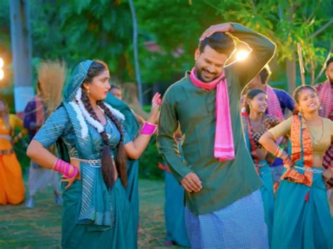 Video: इंटरनेट पर छाया रितेश पांडे का खाटी भोजपुरिया अंदाज, बार-बार ...