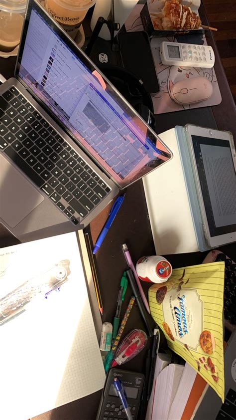 Computer Study Table Setup 的图像结果