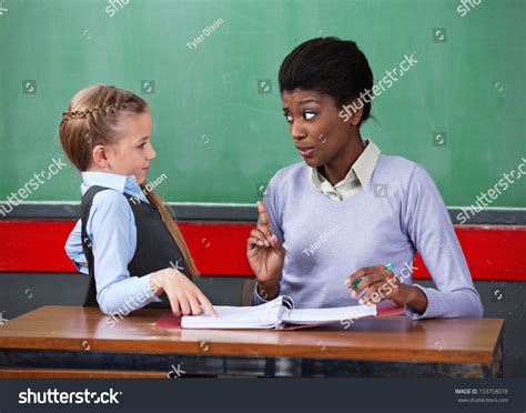 606 Teacher Scolding Child Bilder, Stockfotos und Vektorgrafiken ...