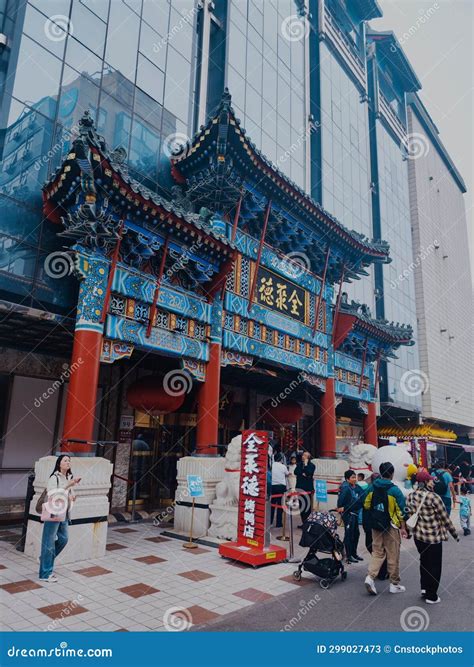 Famous Quanjude Peking Roast Duck Restaurant at Wangfujing in Beijing ...