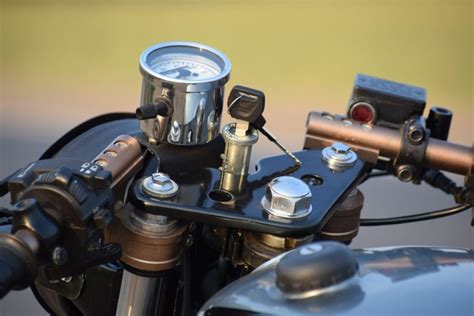 Cybertron 125 by Feel On Wheel - Modified Honda CB Shine