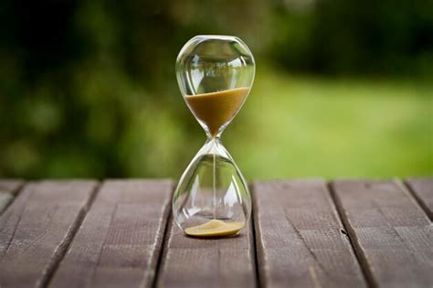 Glass-Free Fall Table 的图像结果