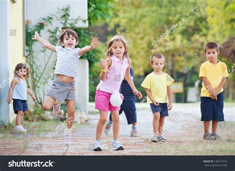 Parents and Kids Playing 的图像结果