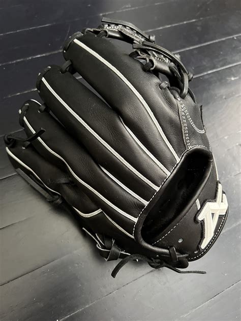 Atoms Authentic Japan Baseball Glove | SidelineSwap