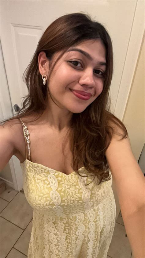 How to Match Bra Straps with Your Ethnic Outfits – OddEven