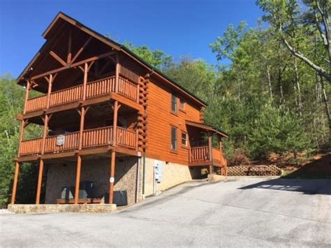 Last minute getaway!! - Review of Cabins of the Smoky Mountains ...