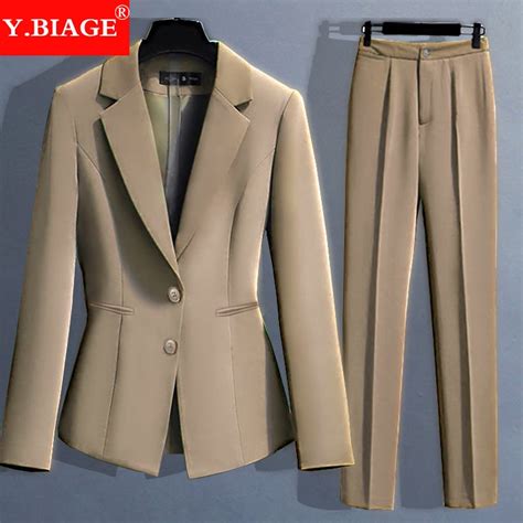 Business Suits for Women 的图像结果