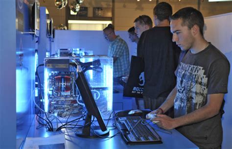 Computer Industry 的图像结果