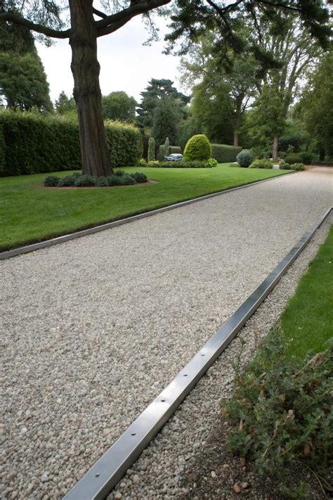 19+ Creative Gravel Driveway Landscaping Ideas