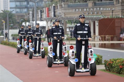 海口首支电动平衡车骑行执法队亮相 维护“最美城市客厅”秩序