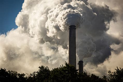 https://www.rollingstone.com/wp-content/uploads/2021/07/mount-storm-coal-power-plant.jpg?crop=1&h=1054&w=1581