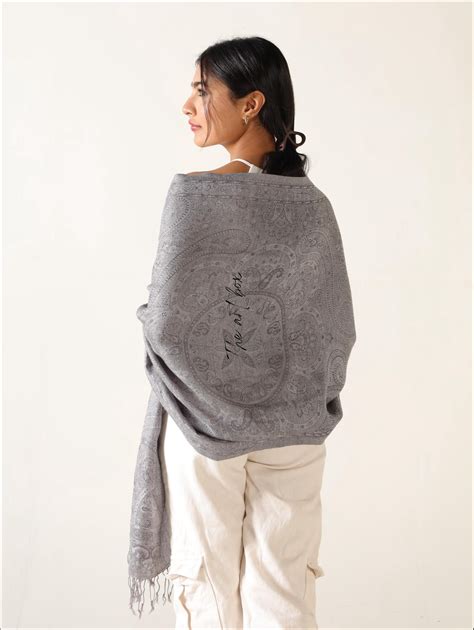 Travel in Style: Lightweight Paisley Shawl for Every Occasion