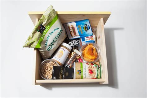 Healthy Work Snacks to Keep in Your Office | Reader's Digest