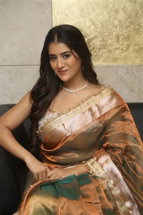 Rashi Singh : చీరలో మెరిసిపోతున్న రాశీ సింగ్.. | Rashi singh stunning ...